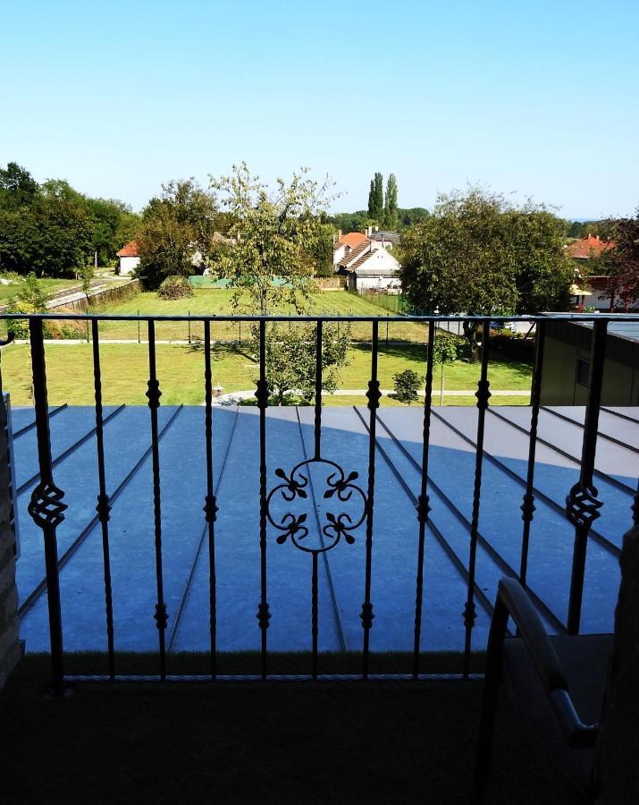 Kukorica Csarda Apartman 2 Balatonujlak Exterior foto