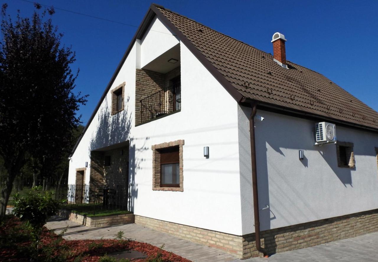 Kukorica Csarda Apartman 2 Balatonujlak Exterior foto