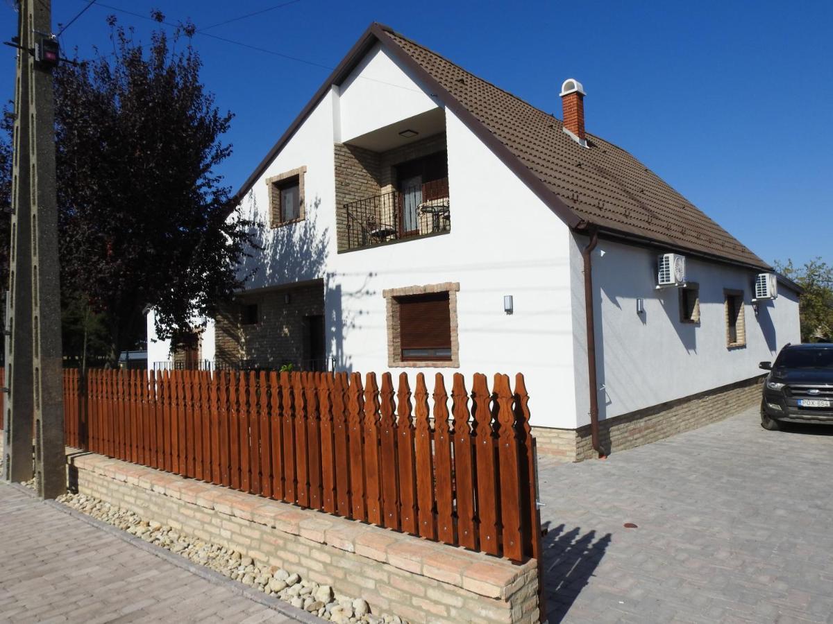 Kukorica Csarda Apartman 2 Balatonujlak Exterior foto
